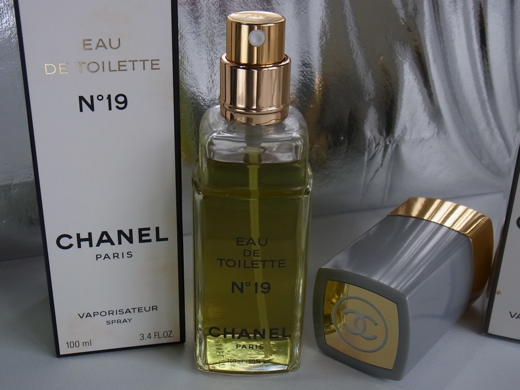 シャネル 100ml EDT NO.19 No.19 価格.com - オークション比較 N°19 SP