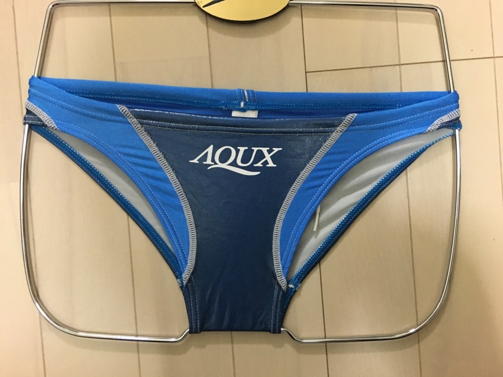 驚きの破格値，定番 AQUX 競パン Vパン ブーメラン型水着 一部ラバー素材 ライフガードモデル 光沢有り 水色 半ケツ ローライズ(Sサイズ以下)｜売買されたオークション情報、yahooの商品情報をアーカイブ公開 - オ 男性用