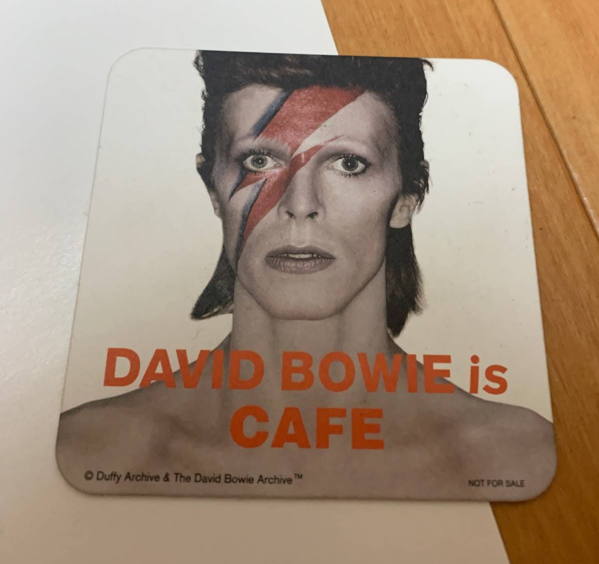 DAVID BOWIE is B2サイズ ポスター CAFE コースター付き デヴィッド