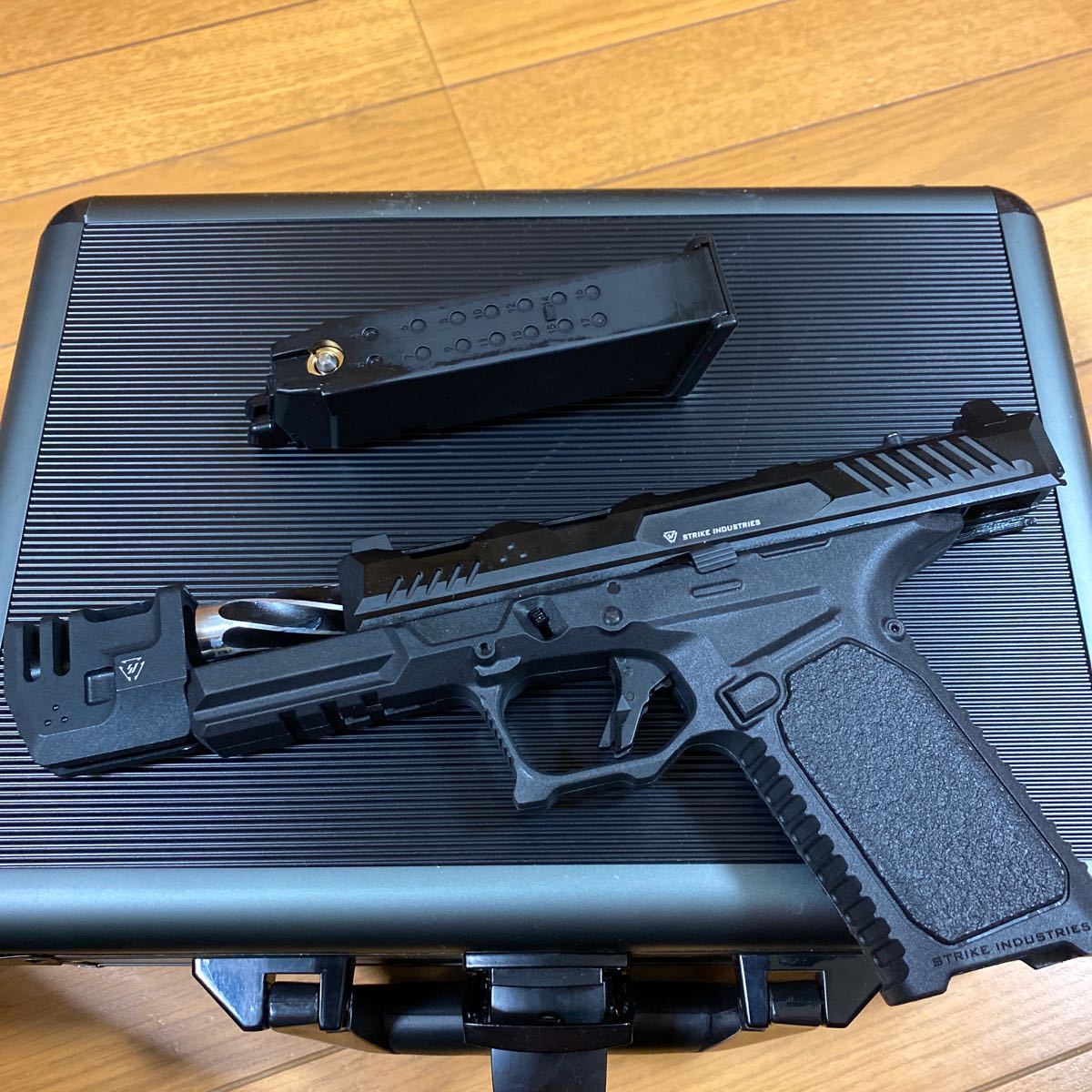 【新品・外装オプションパーツカスタム品】 EMG / Strike Industries ARK-17 BK　※東京マルイ ガスブローバック G17 互換_2