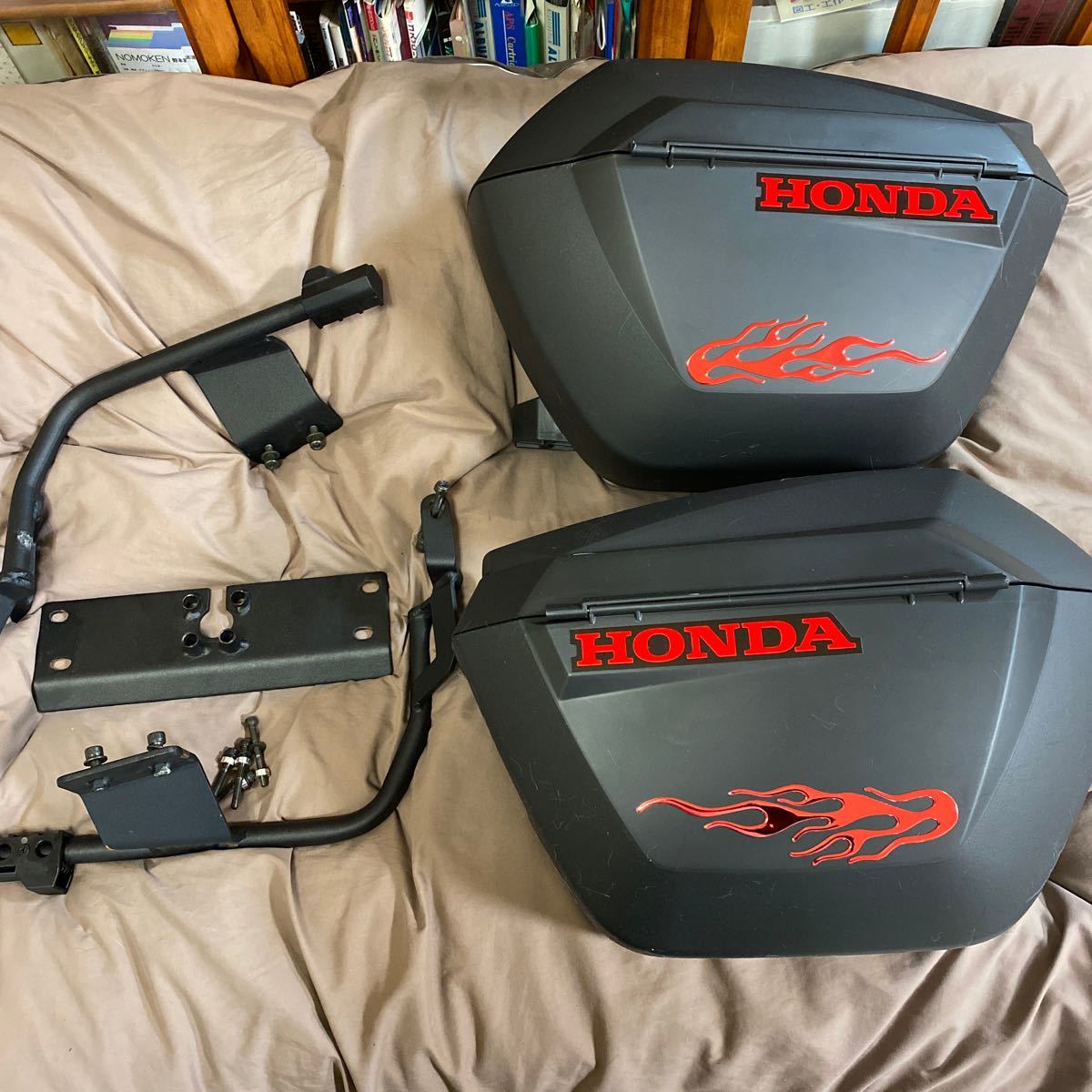 セット品SH23 CBR250RR用 サイドケース+フィッティングキット シャッド 