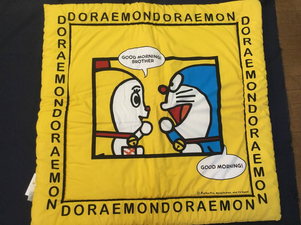 ドラえもん ルームマット こたつ下敷き キルト ラグ 正方形 100 100 当時物 カーペット一般 売買されたオークション情報 Yahooの商品情報をアーカイブ公開 オークファン Aucfan Com