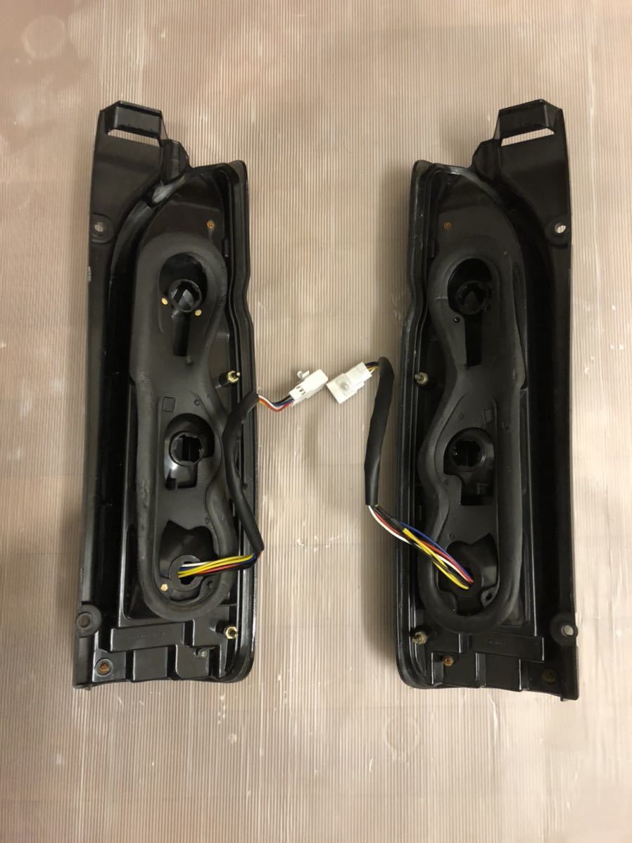 200系ハイエース フルLEDスモークテールランプ 【公式通販】