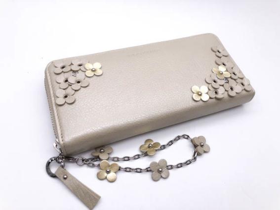 0g9新品即決◆アンテプリマ 牛革レザー 長財布 フィオーリ 小花 ストラップ付◆ANTEPRIMA/ラウンドジップ/本革ロングウォレット/ゴールド
