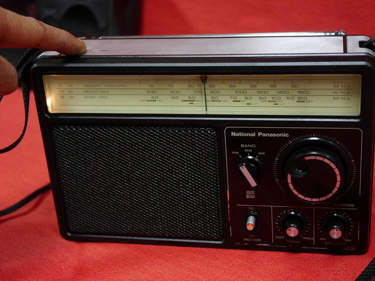 昭和レトロ National Panasonic Rf 1105 おしゃれな 可愛い Fm Mw Sw ３バンドの アンティーク ラジオ 動作済み品 アンティーク 売買されたオークション情報 ヤフオク の商品情報をアーカイブ公開 オークファン Aucfan Com