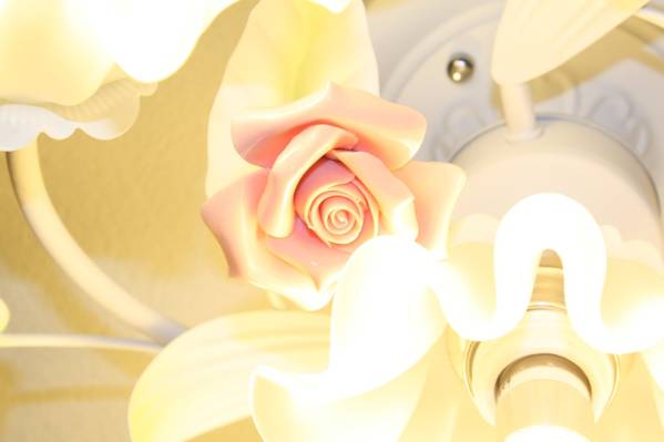 ☆組立済新品・可愛いアンティーク調・4灯薔薇シャンデリア 引っ掛け