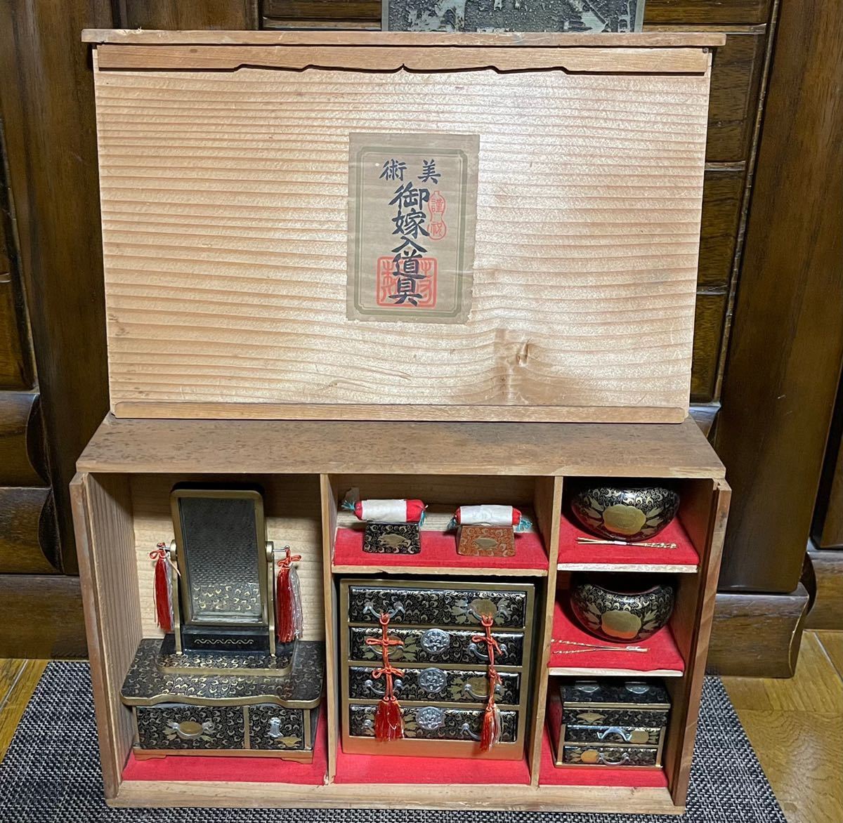 昭和レトロ アンティーク 嫁入り道具 黒塗り 雛道具箱 雑貨 売買されたオークション情報 Yahooの商品情報をアーカイブ公開 オークファン Aucfan Com