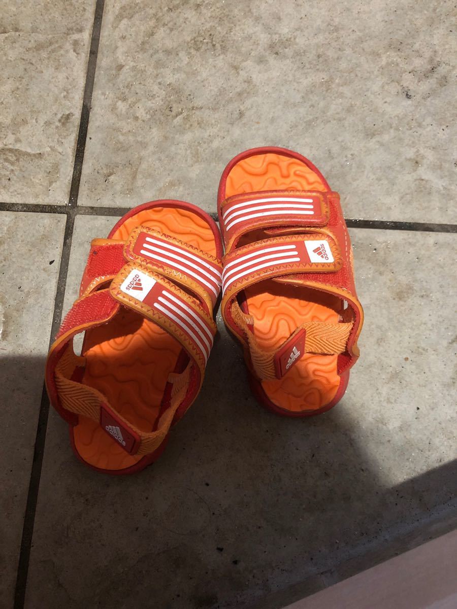 アディダスadidas子供サンダル１歳2才記名あり夏靴保育園幼稚園水遊びプール海 13cm 売買されたオークション情報 Yahooの商品情報をアーカイブ公開 オークファン Aucfan Com