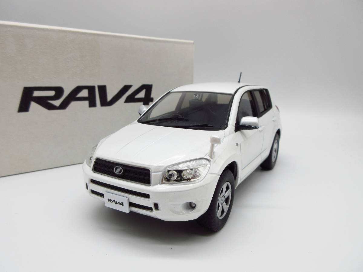 1/24 トヨタ RAV4 ラブフォー カラーサンプル 非売品 ミニカー 
