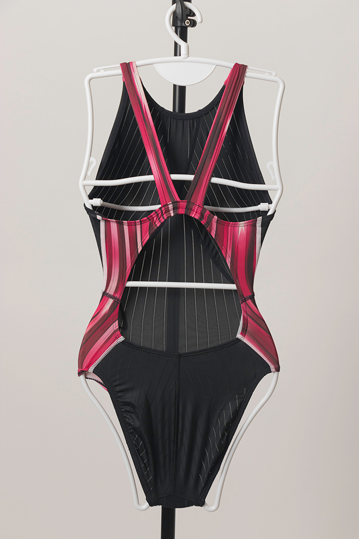 アリーナ競泳水着 リミック金魚柄ブラック サイズMハイレグ中古品