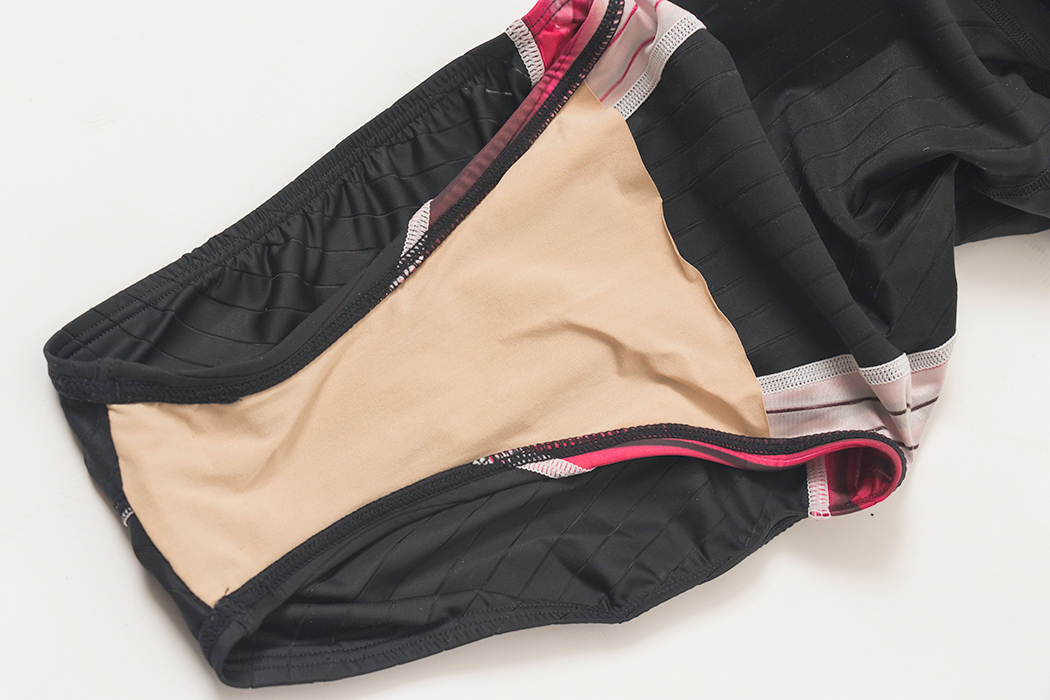 アリーナ競泳水着 リミック金魚柄ブラック サイズMハイレグ中古品