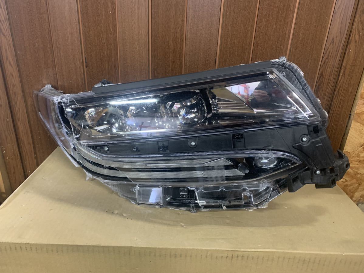 アルファード 30系 後期 右側LEDヘッドライトユニット ジャンク品 後期