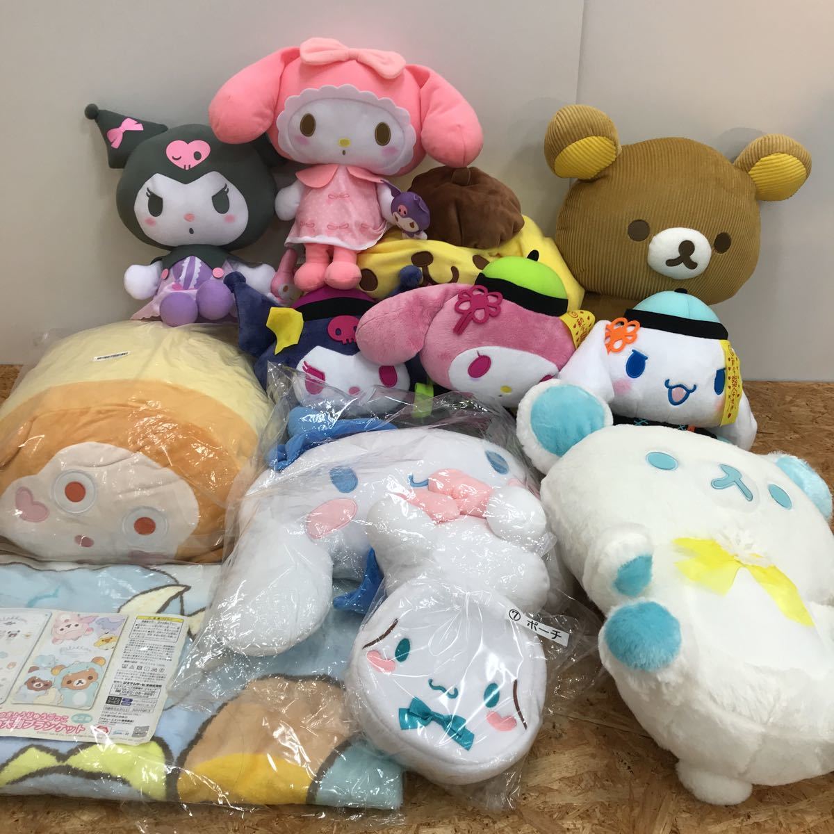103-E④506 サンリオ ぬいぐるみ マイメロディ クロミ シナモロール リラックマ ブランケット など まとめ売り