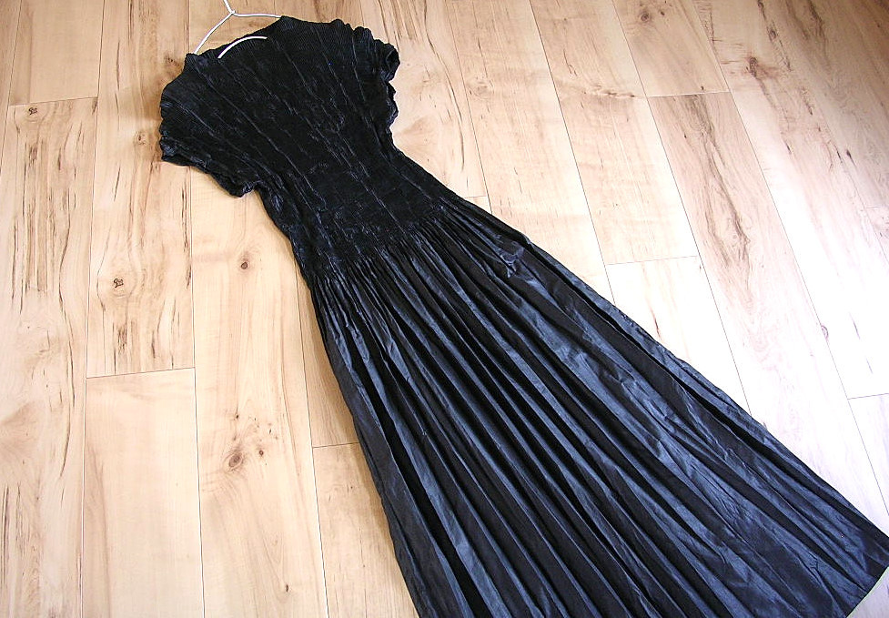 イトキン日本製 ジャンニロジュディチェ プリーツ仕立てワンピースbk大きいサイズ40 Lサイズ 売買されたオークション情報 Yahooの商品情報をアーカイブ公開 オークファン Aucfan Com