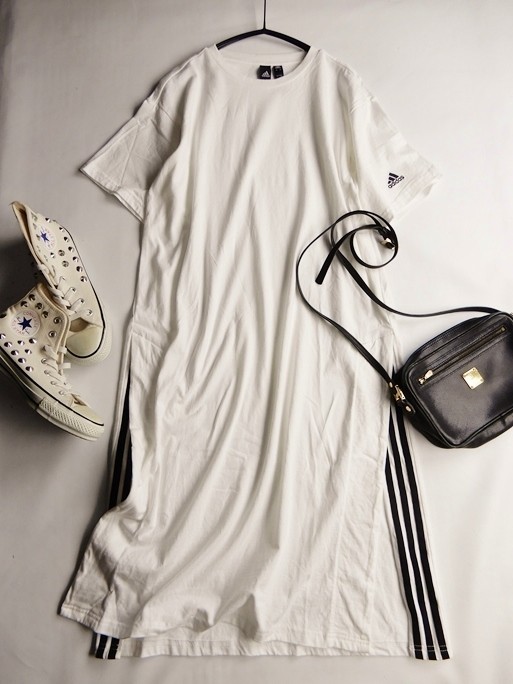 アディダス Adidas コットン100 大人可愛いサイドスリーストライプ深スリットパフォーマンスロゴtシャツワンピース トップス 売買されたオークション情報 Yahooの商品情報をアーカイブ公開 オークファン Aucfan Com
