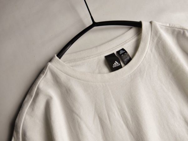 アディダス Adidas コットン100 大人可愛いサイドスリーストライプ深スリットパフォーマンスロゴtシャツワンピース トップス 売買されたオークション情報 Yahooの商品情報をアーカイブ公開 オークファン Aucfan Com