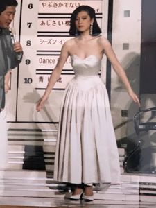 中森明菜 生写真のYahoo!オークション(旧ヤフオク!)の相場・価格を見る
