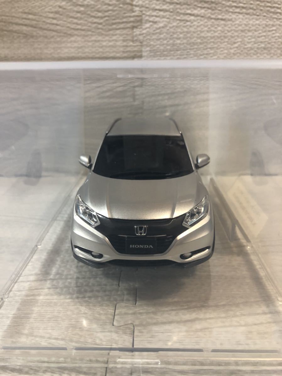 1 24 ホンダ ヴェゼル Vezel ディーラー特注 非売品 カラーサンプル ミニカー アラバスターシルバー メタリック 乗用車 売買されたオークション情報 Yahooの商品情報をアーカイブ公開 オークファン Aucfan Com