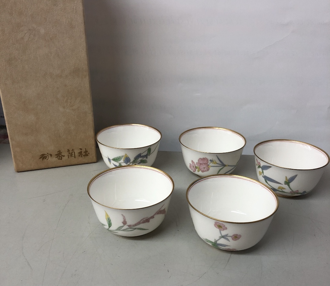 【定番人気，定番】 香蘭社 上品 湯呑み 5種 5客 花 おもてなし(香蘭社)｜売買されたオークション情報、yahooの商品情報をアーカイブ公開 - オークファン 香蘭社