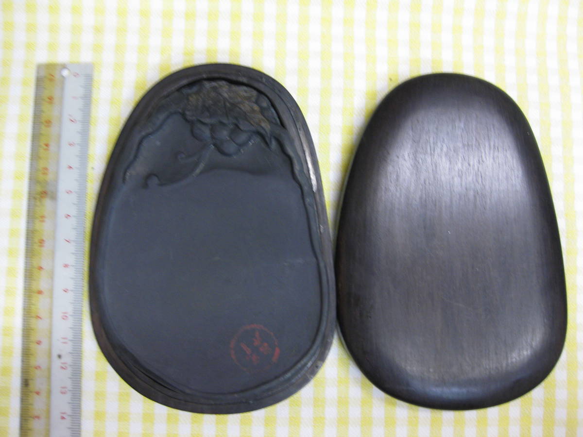 彫刻葡萄硯No.1 ぶどう – 木箱入り 変形型 硯石 手工芸 葡萄 彫り 希少！