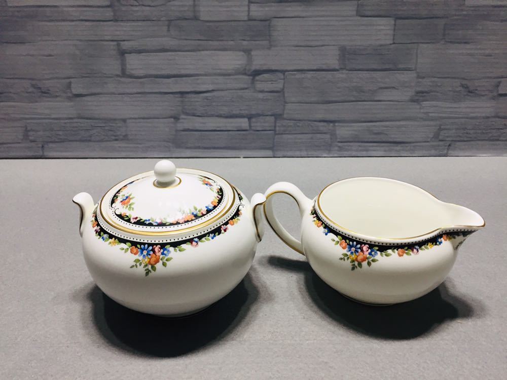 WEDGWOOD ウェッジウッド シュガーポットとクリーマー 黒壺印
