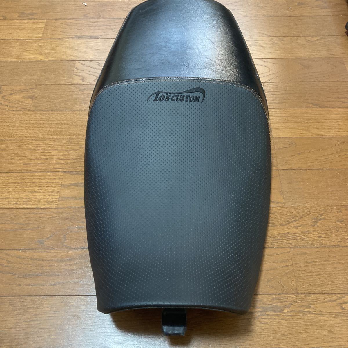 ゼファー1100の純正加工TO'S CUSTOM スプリームシート | スプリーム