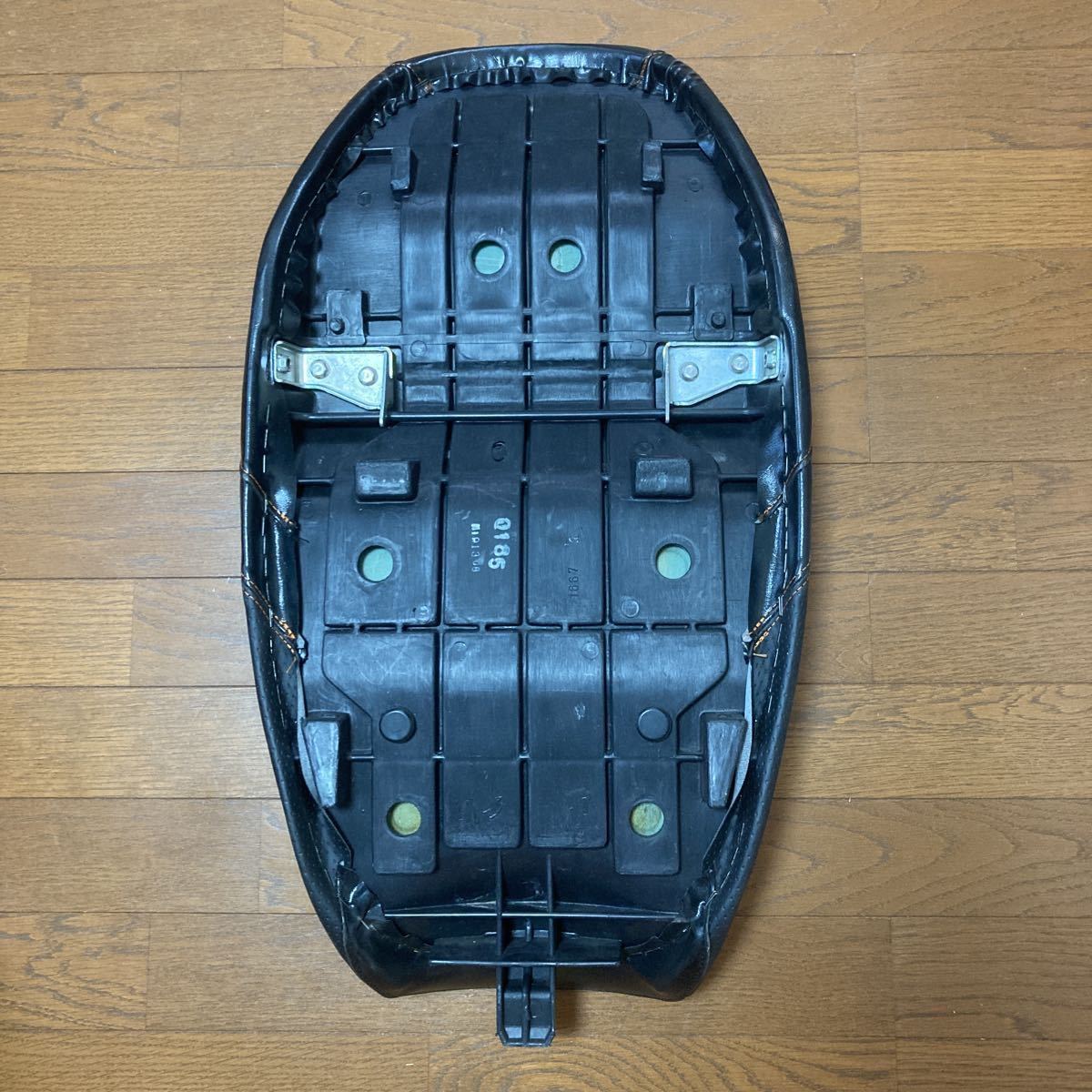 ゼファー1100の純正加工TO'S CUSTOM スプリームシート | スプリーム