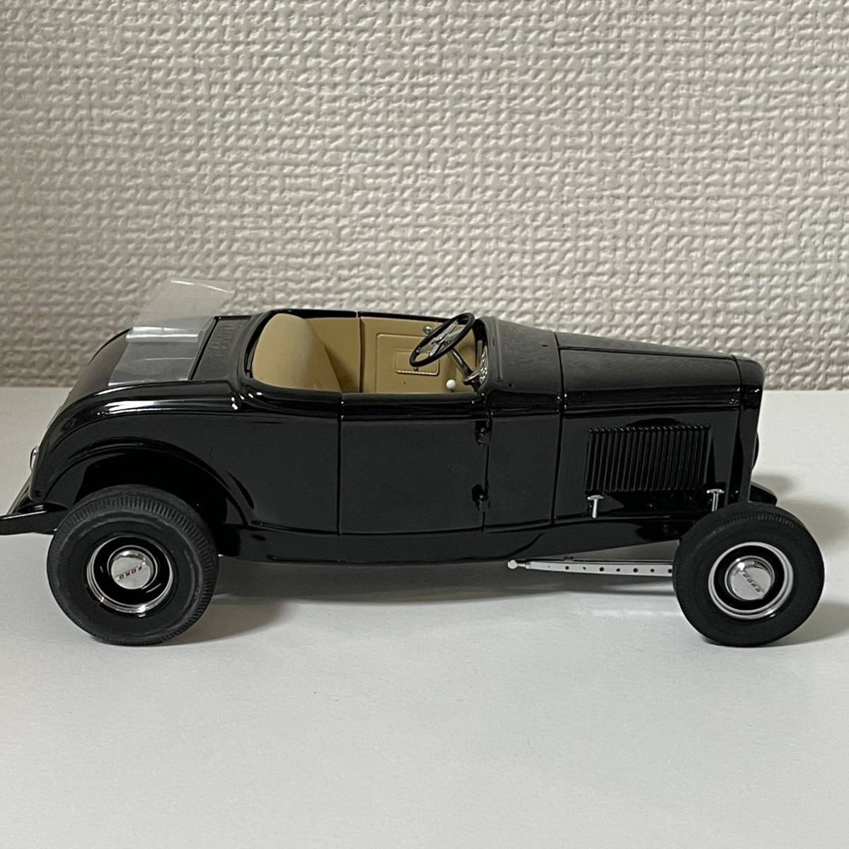 新品未使用 1/24 DANBURY MINT 1932 FORD DEUCE HIGHBOY 1:24 SCALE