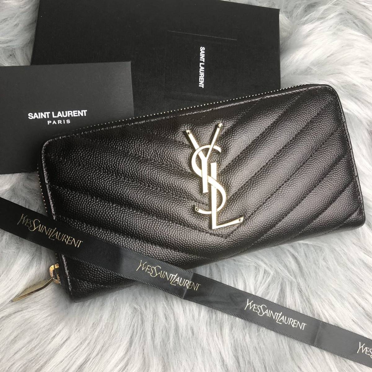 Saint Laurent イヴ・サンローラン　ラウンドファスナー　長財布