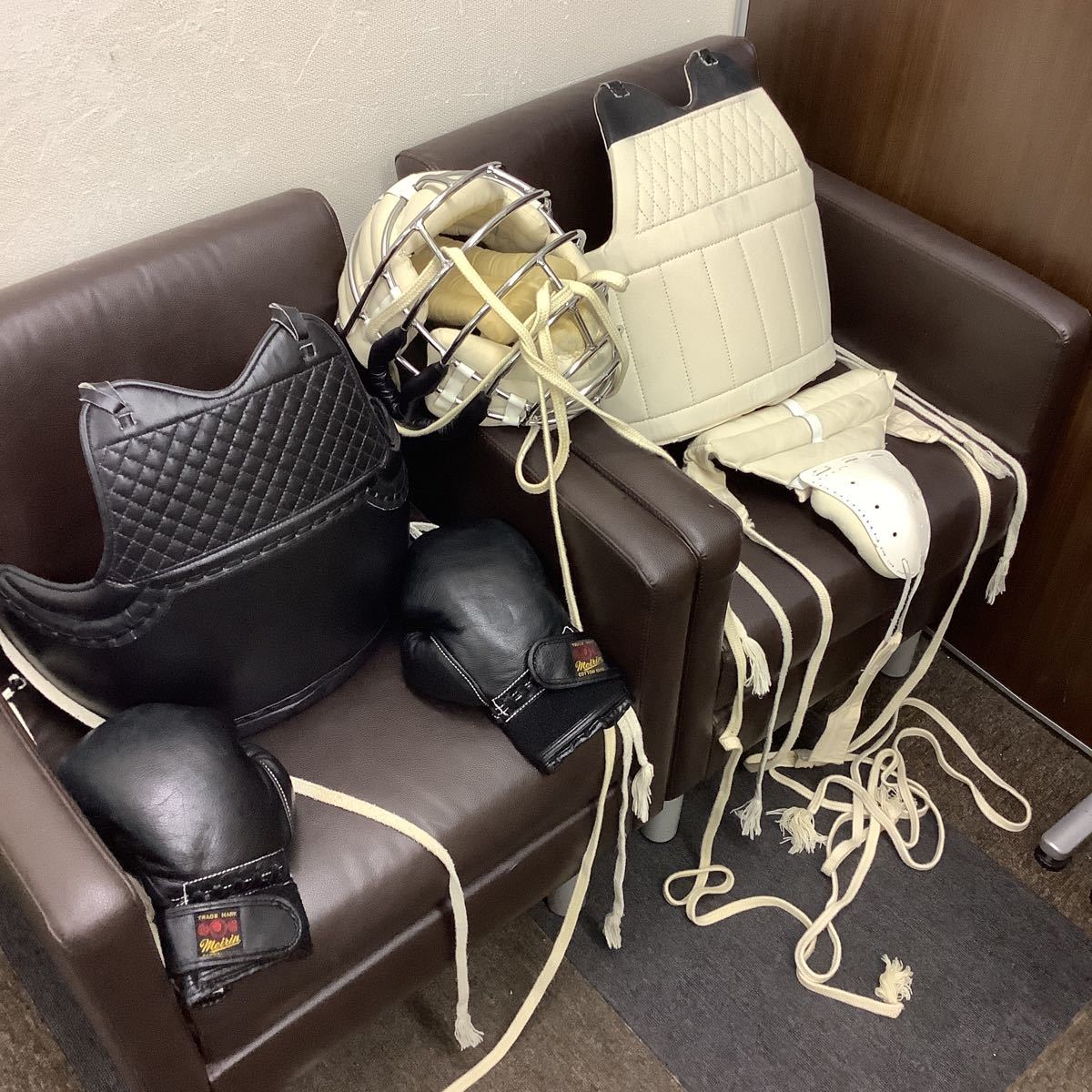 日本拳法 防具 一式 明倫含む ケース付き(スポーツ別)｜売買されたオークション情報、Yahoo!オークション(旧ヤフオク!) の商品情報をアーカイブ公開 - オークファン（aucfan.com） 日本拳法防具 明倫