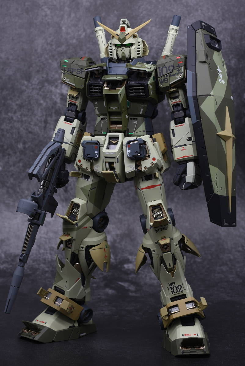 【ミリタリー風】PG UNLEASHED 機動戦士ガンダム RX-78-2 ガンダム 1/60スケール 塗装済 完成品