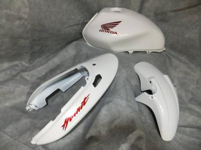 ホーネット250□新品□ホンダ純正タンク・フェンダー・カウル外装3点