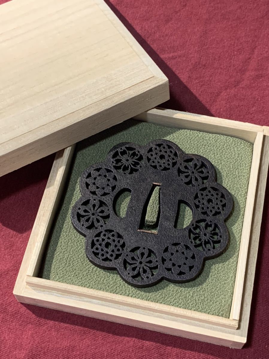 三国志図鍔 水戸 最高傑作 保存刀装具 鉄槌目地 色絵象嵌 桐箱 座布団