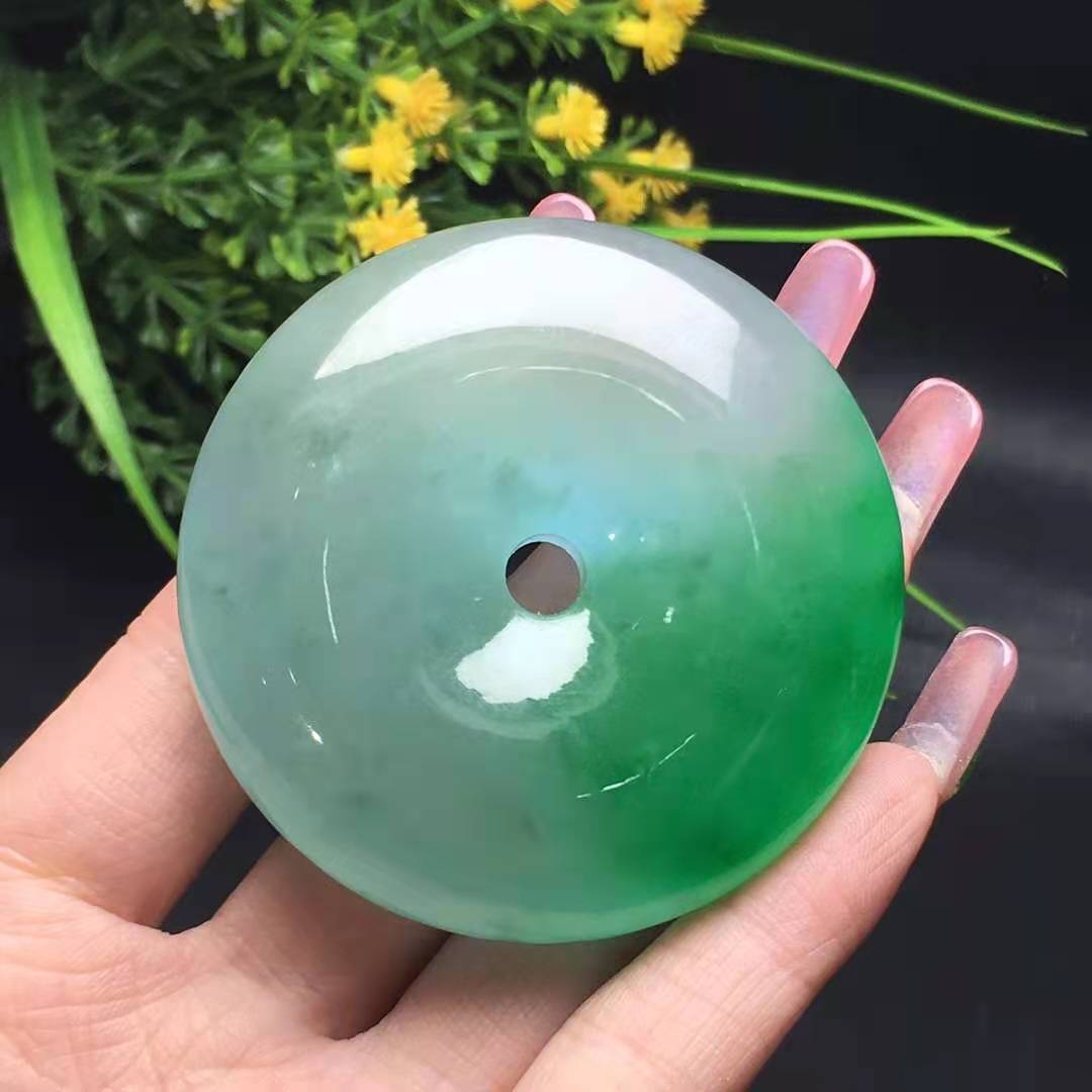 安い，新品】 翡翠彫刻 氷飄 平安釦 根付 ペンダント 装身具