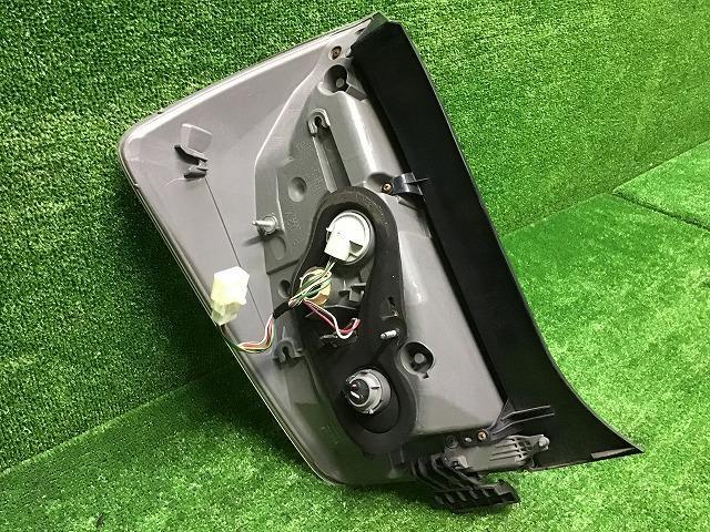 送料無料】ZVW30 プリウス Sツーリング 前期 純正 左右 LED
