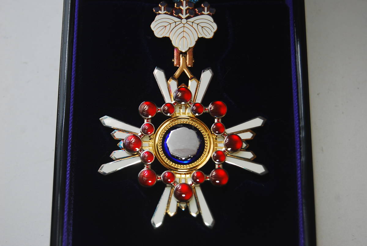 勲章 記章 徽章 瑞宝双光章 瑞寶雙光章 旧勲五等瑞宝章 略綬 共箱 勲章 記章 徽章 瑞宝双光章 瑞寶雙光章 旧勲五