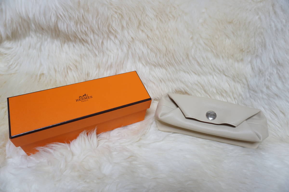 HERMES（ポーチ ・ グリーン・カーキ⁄緑色系）のフリマアイテム一覧 