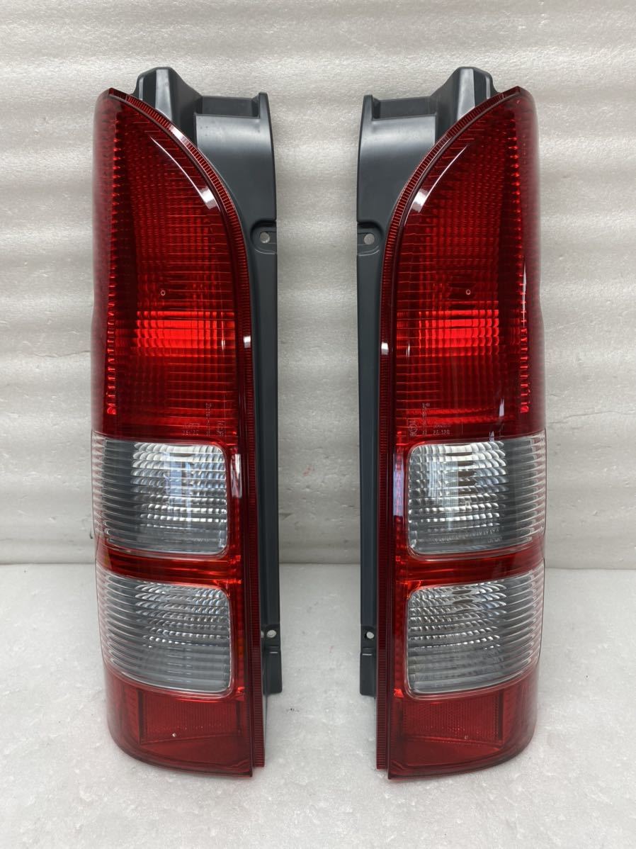 a4 ハイエース 200 1~3型 純正 テールランプ 左右 KOITO 26-120