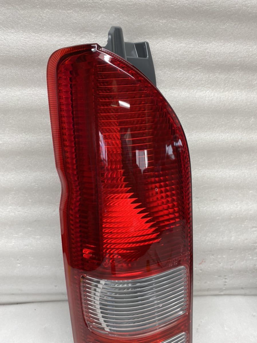 a4 ハイエース 200 1~3型 純正 テールランプ 左右 KOITO 26-120