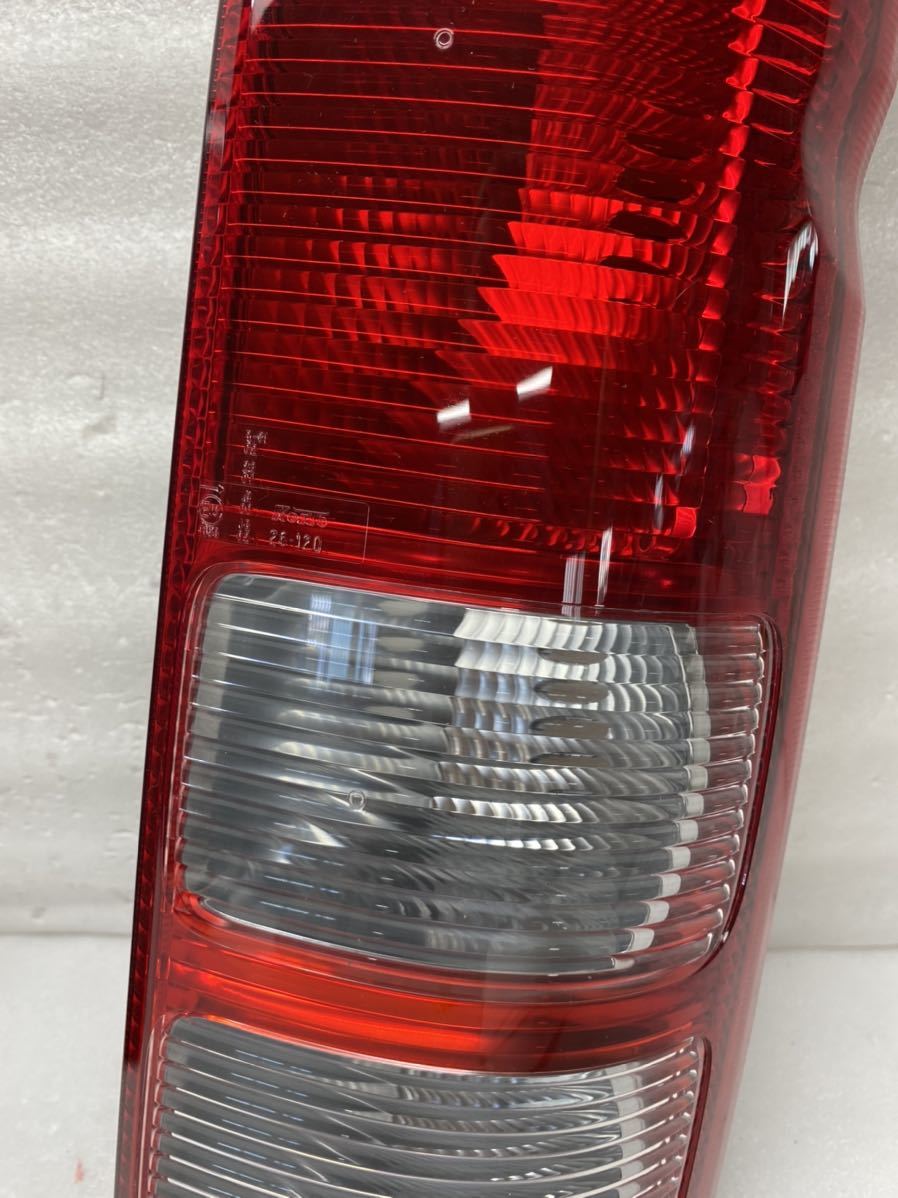 a4 ハイエース 200 1~3型 純正 テールランプ 左右 KOITO 26-120