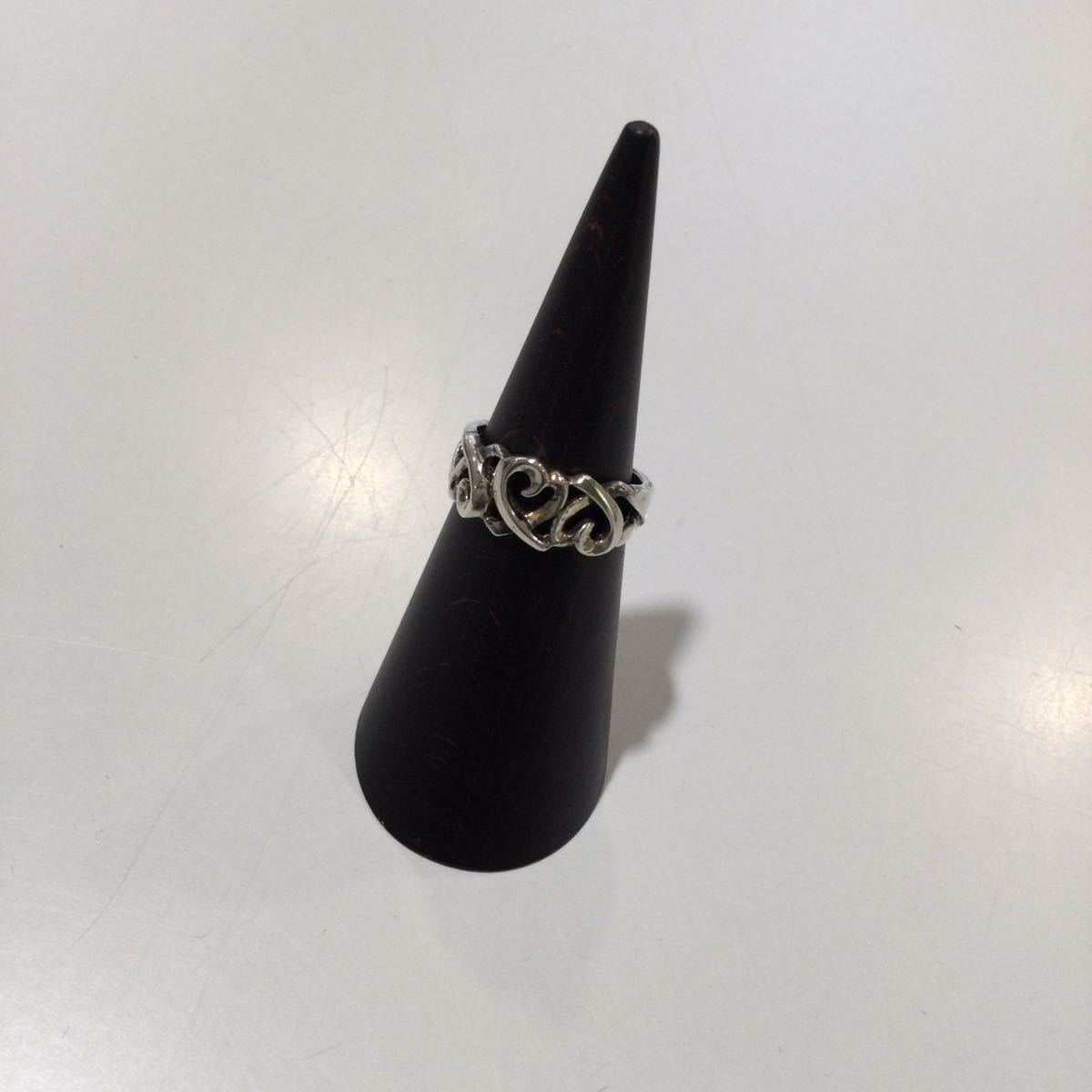  TIFFANY&Co. ティファニー リング 指輪 3連ハート 15号 925 シルバー 297668(シルバー)｜売買されたオークション情報、yahooの商品情報をアーカイブ公開 - オークファン シルバー