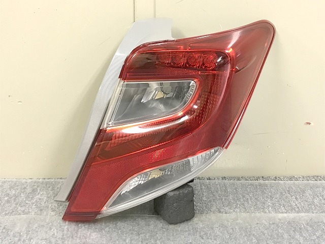 HOT，大得価】 LA600S タント カスタム ヘッドライト 右