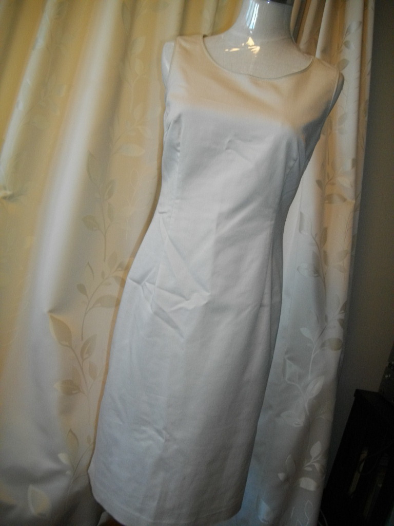 着回しやすいベージュのシンプルワンピース 清楚上品 ９arサイズs M Louiseルイーズ Mサイズ 売買されたオークション情報 Yahooの商品情報をアーカイブ公開 オークファン Aucfan Com