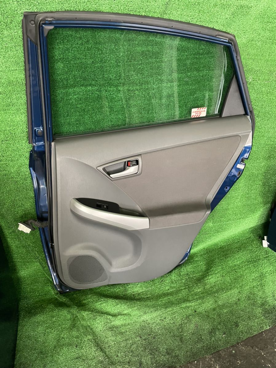 プリウス ZVW30 2026年最新Yahoo!オークション トヨタ 右リアドアの中古品 -プリウス30 30プリウス リア右ドア 1F7 0 リア 左 67004-47080 リヤ左ドア 岡山市東区 後左