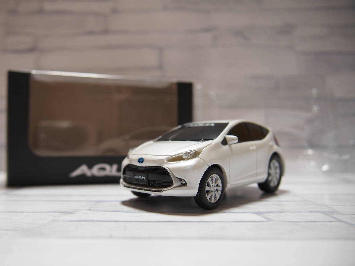 新型アクア ミニカー プラチナホワイトパールマイカ Amazon | トヨタ