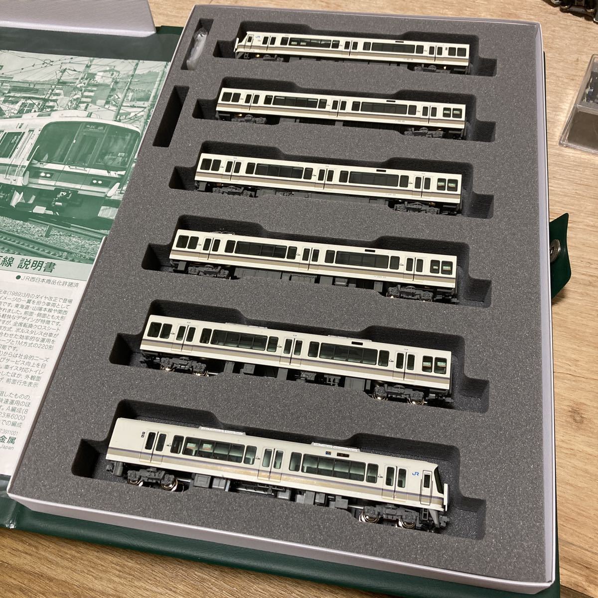 Kato 10 1579 221系 リニューアル車 Jr京都線 神戸線 6両セット 近郊形電車 売買されたオークション情報 Yahooの商品情報をアーカイブ公開 オークファン Aucfan Com