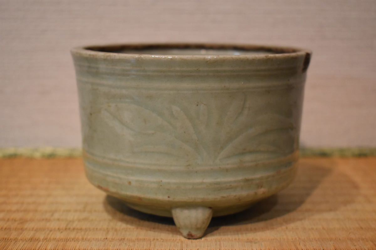 鉢□青磁の鉢 三つ足 灰器 平鉢 古玩 唐物 中国 古美術 時代物 骨董品