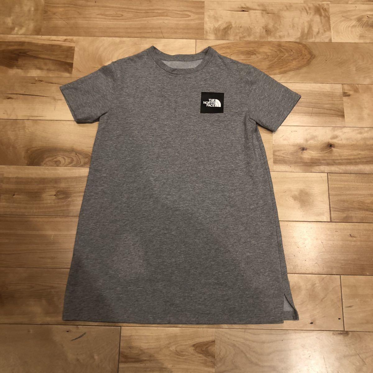 The North Face ノースフェイス キッズ 130 女の子 ロゴ ボックスロゴ ワンピース ロング丈 半袖ワンピース 半袖tシャツ 半袖 130 125 134cm 売買されたオークション情報 Yahooの商品情報をアーカイブ公開 オークファン Aucfan Com