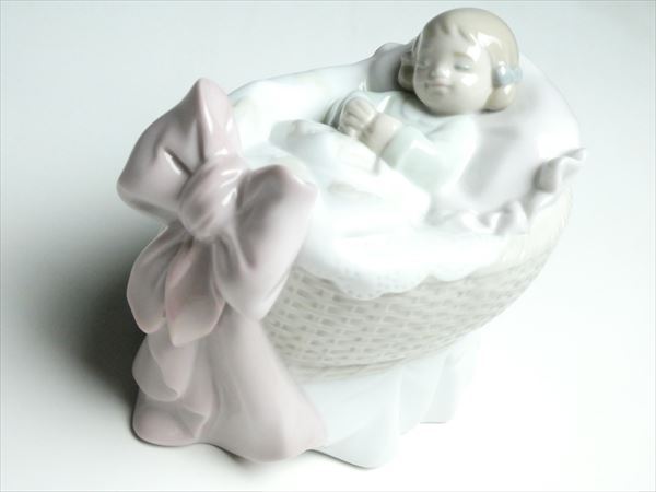 安い，格安 k563 LLADRO リヤドロ 【ゆりかご】 少女 フィギュリン 飾物