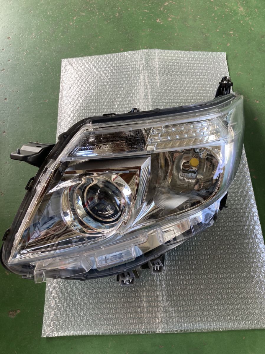 80 ノア　エスクァイア　左　LED ヘッドライト